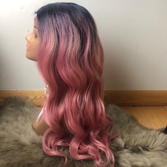 - 💫20” ROSE GOLD LACE FRONT WIG💫 *NWT*
🆕🆕🆕